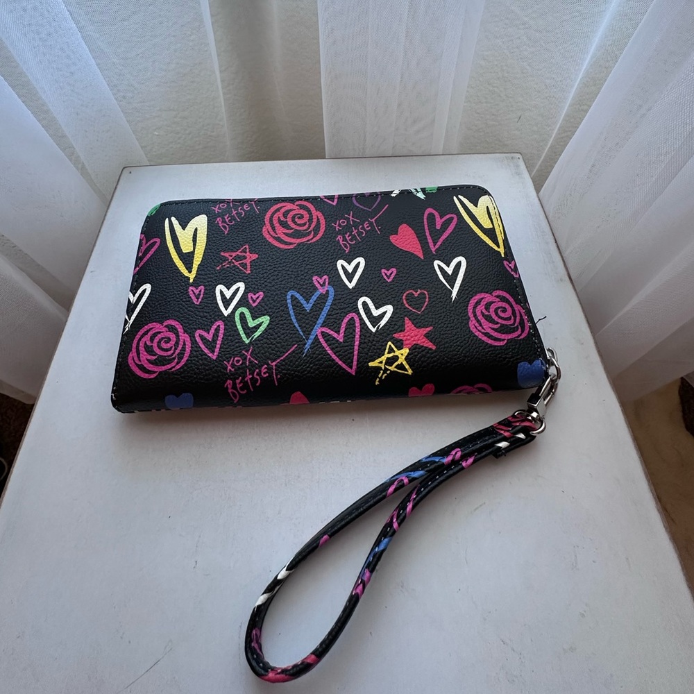 NWOT!! Betsey Johnson Black Multicolor Heart Wallet - Picture 2 of 10